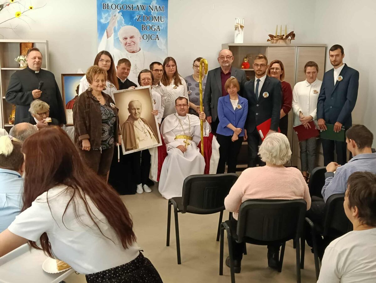 Dzień Papieski w ŚDS i WTZ  w Ostrowach